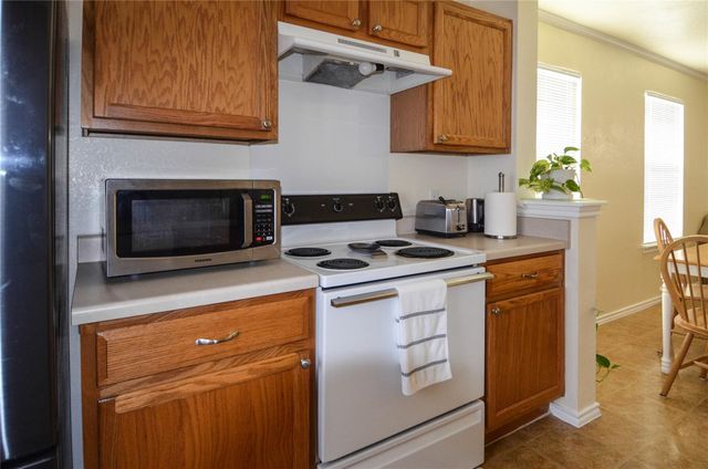 8604 Dittmar Oaks DR, Austin, TX 78748