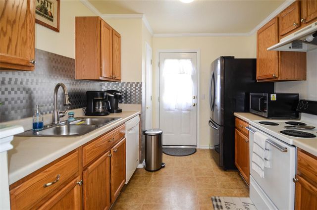 8604 Dittmar Oaks DR, Austin, TX 78748