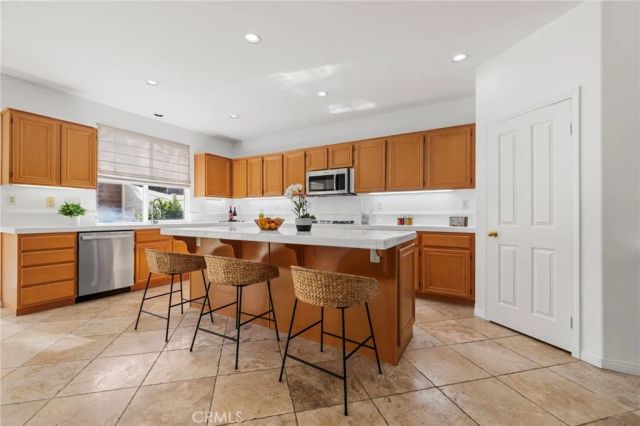 75 Ashford, Irvine, CA 92618