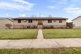 167 W Paradise DRIVE, West Bend, WI 53095