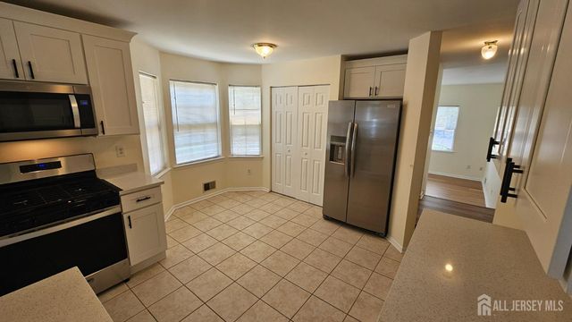 405 Cobblestone Court, South Brunswick, NJ 08852