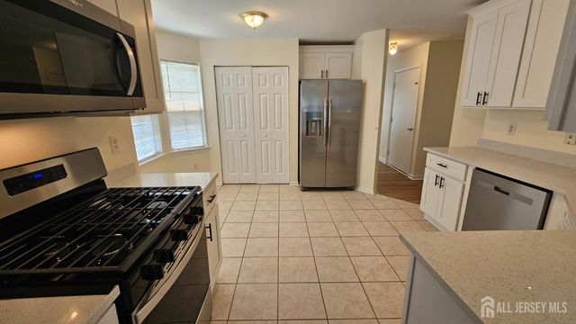 405 Cobblestone Court, South Brunswick, NJ 08852