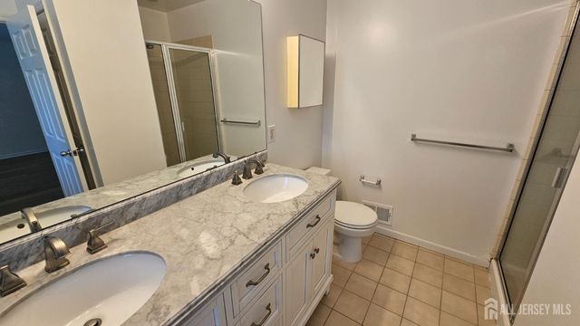 405 Cobblestone Court, South Brunswick, NJ 08852