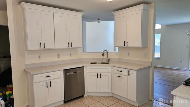 405 Cobblestone Court, South Brunswick, NJ 08852