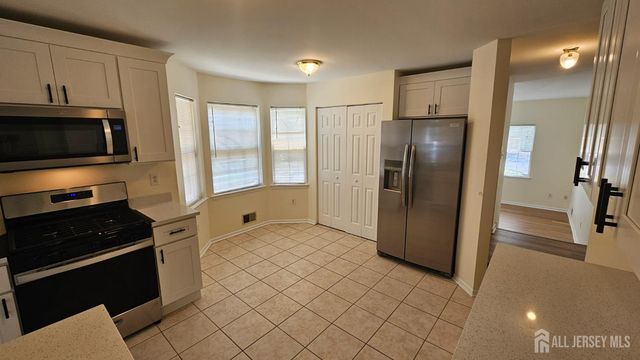 405 Cobblestone Court, South Brunswick, NJ 08852