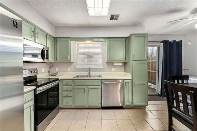 6033 NE Moonstone Drive, Lee's Summit, MO 64064