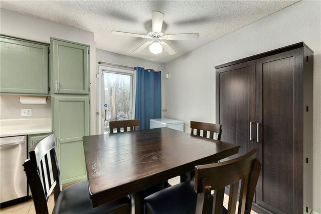 6033 NE Moonstone Drive, Lee's Summit, MO 64064