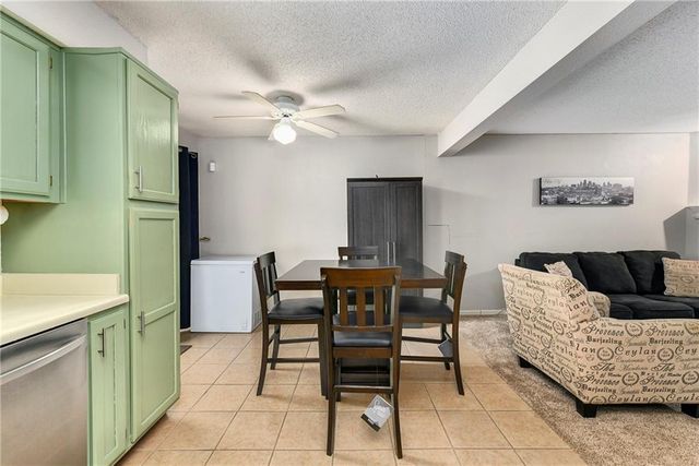 6033 NE Moonstone Drive, Lee's Summit, MO 64064