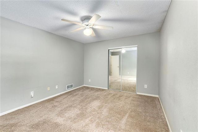 6033 NE Moonstone Drive, Lee's Summit, MO 64064