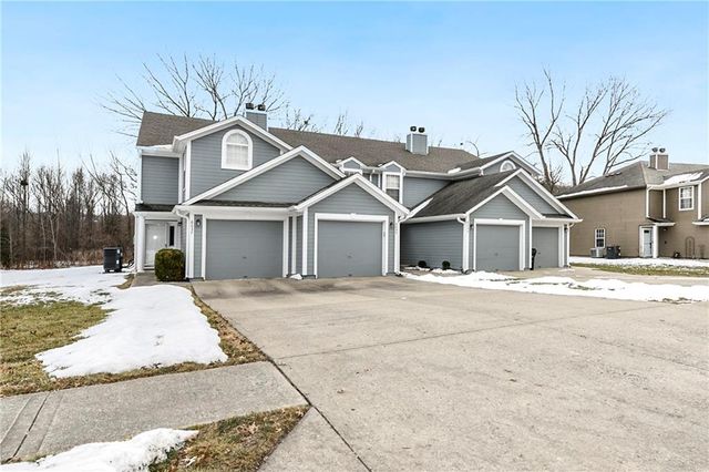 6033 NE Moonstone Drive, Lee's Summit, MO 64064