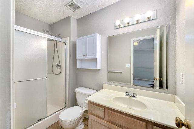 6033 NE Moonstone Drive, Lee's Summit, MO 64064