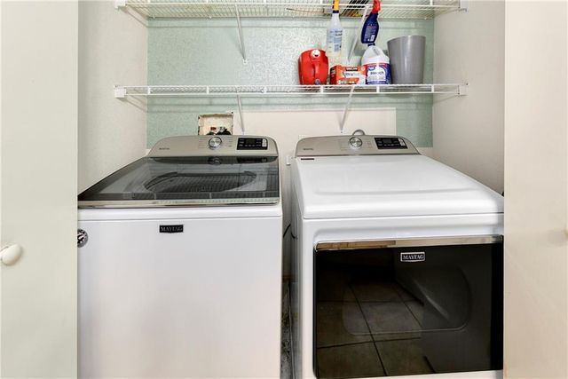 6033 NE Moonstone Drive, Lee's Summit, MO 64064