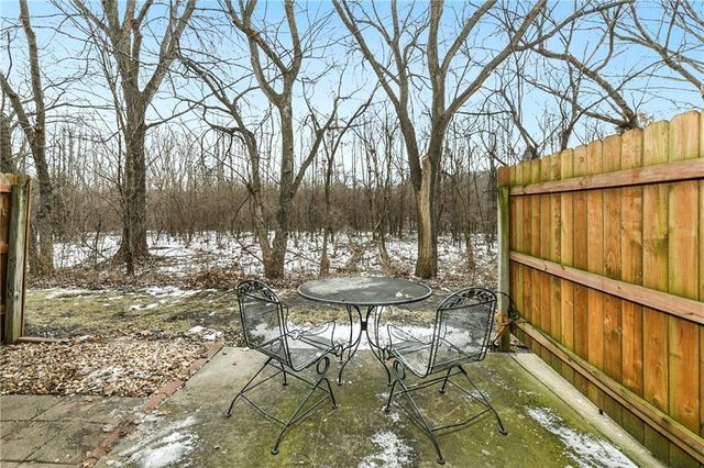 6033 NE Moonstone Drive, Lee's Summit, MO 64064