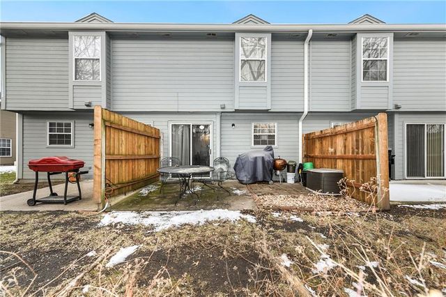 6033 NE Moonstone Drive, Lee's Summit, MO 64064