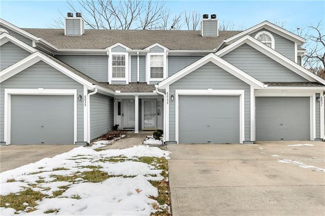 6033 NE Moonstone Drive, Lee's Summit, MO 64064