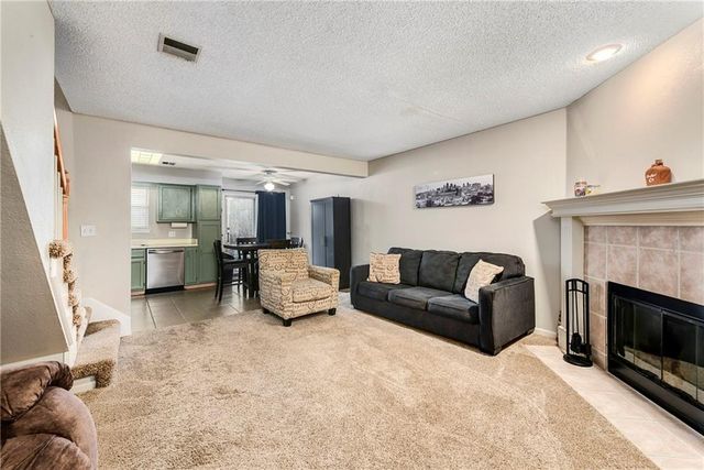 6033 NE Moonstone Drive, Lee's Summit, MO 64064