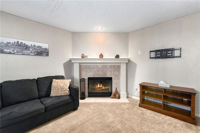 6033 NE Moonstone Drive, Lee's Summit, MO 64064