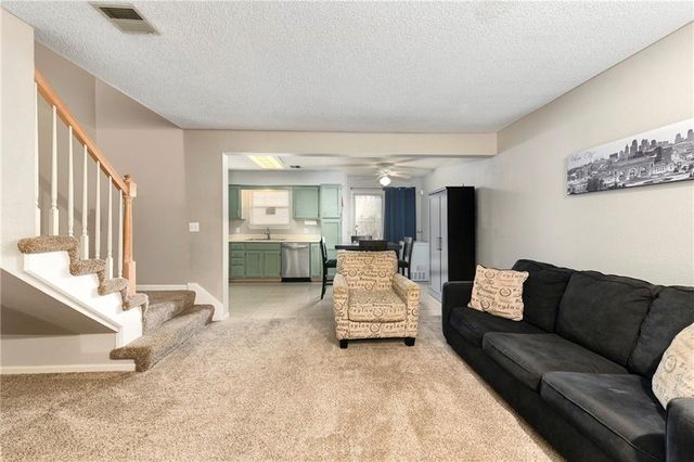 6033 NE Moonstone Drive, Lee's Summit, MO 64064