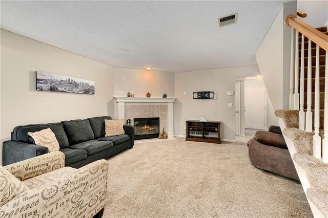 6033 NE Moonstone Drive, Lee's Summit, MO 64064