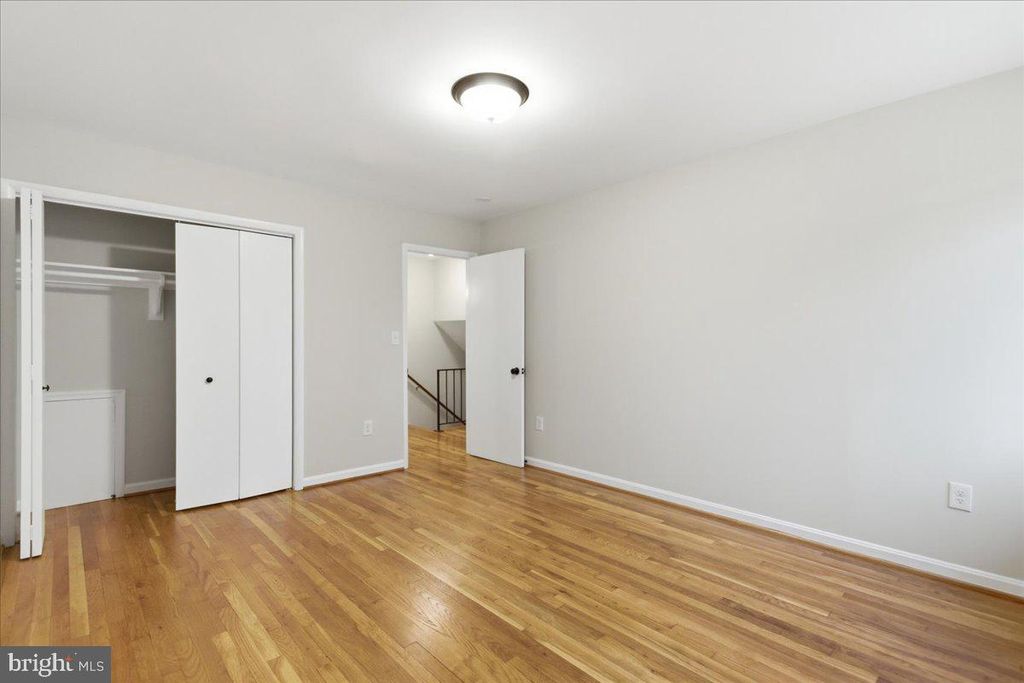 Image 10 of property listing at 2312 EWING AVE #9, Suitland, MD 20746