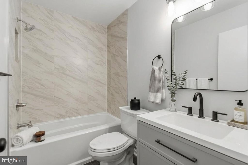 Image 11 of property listing at 2312 EWING AVE #9, Suitland, MD 20746