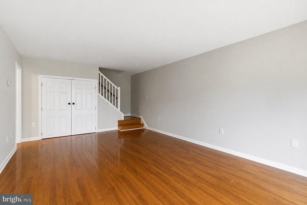 Image 3 of property listing at 2312 EWING AVE #9, Suitland, MD 20746