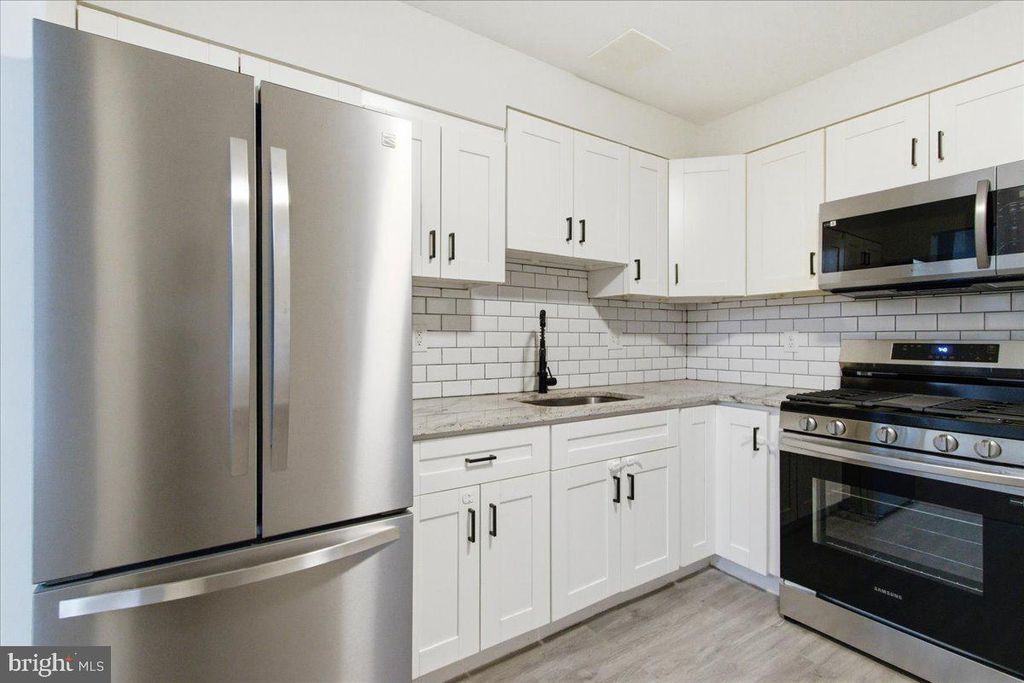 Image 5 of property listing at 2312 EWING AVE #9, Suitland, MD 20746