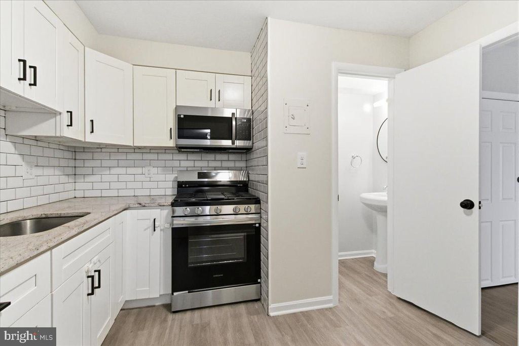 Image 6 of property listing at 2312 EWING AVE #9, Suitland, MD 20746