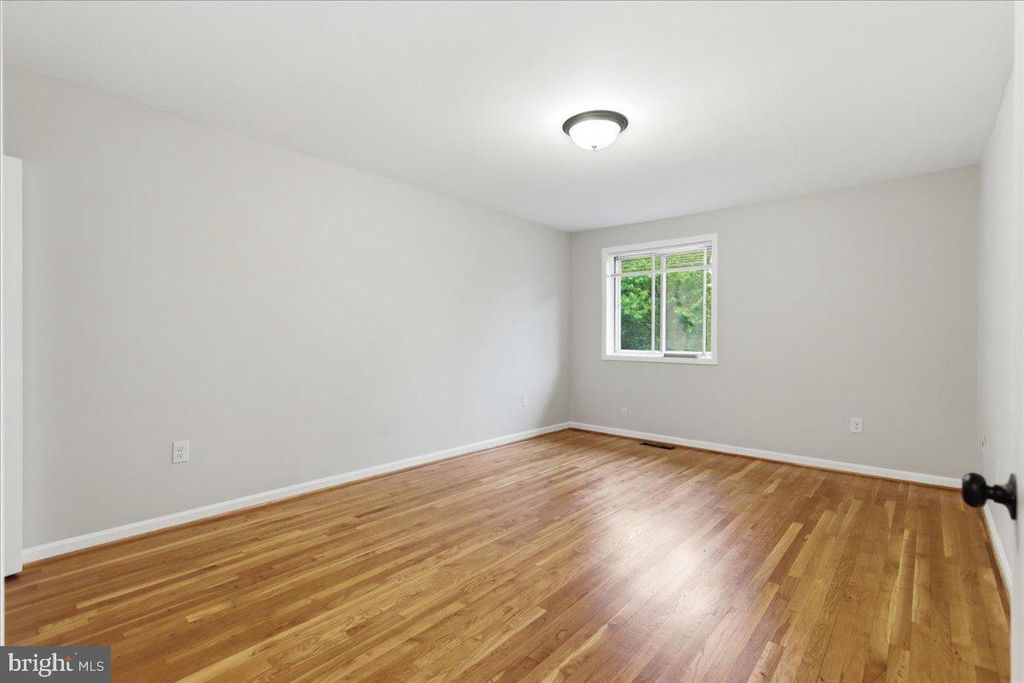 Image 9 of property listing at 2312 EWING AVE #9, Suitland, MD 20746