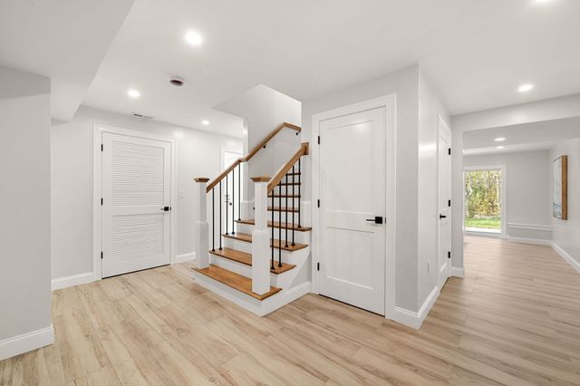5 Lee Avenue, Wilmington, MA 01887