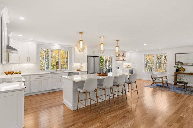 5 Lee Avenue, Wilmington, MA 01887