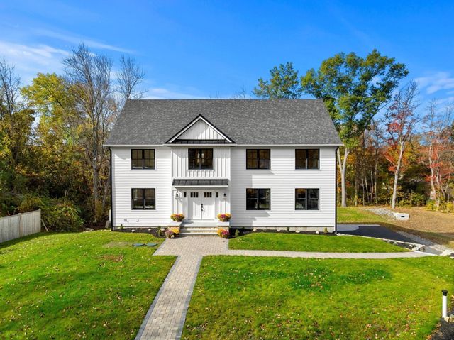 5 Lee Avenue, Wilmington, MA 01887
