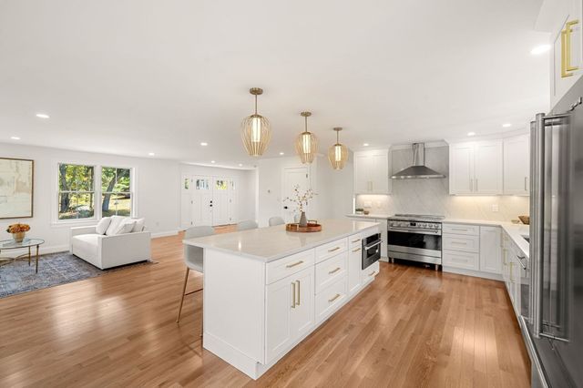 5 Lee Avenue, Wilmington, MA 01887