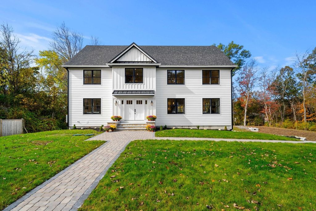 5 Lee Avenue, Wilmington, MA 01887