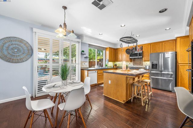 635 Eliot Dr, Livermore, CA 94551