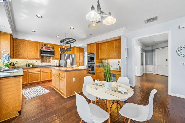 635 Eliot Dr, Livermore, CA 94551