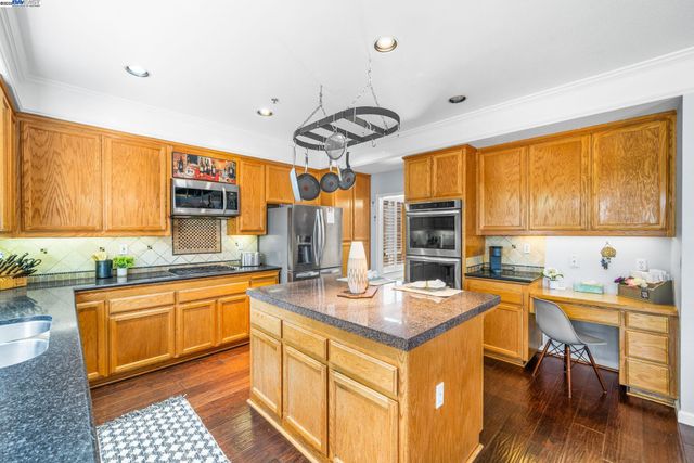 635 Eliot Dr, Livermore, CA 94551