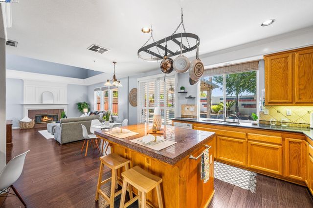 635 Eliot Dr, Livermore, CA 94551