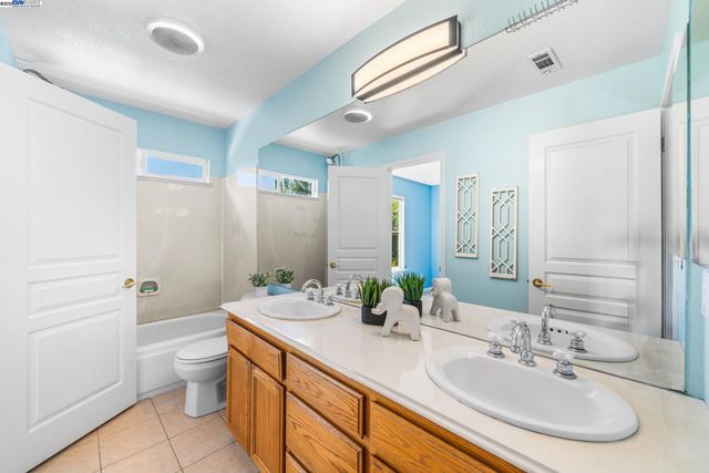 635 Eliot Dr, Livermore, CA 94551