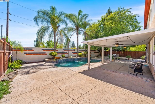 635 Eliot Dr, Livermore, CA 94551