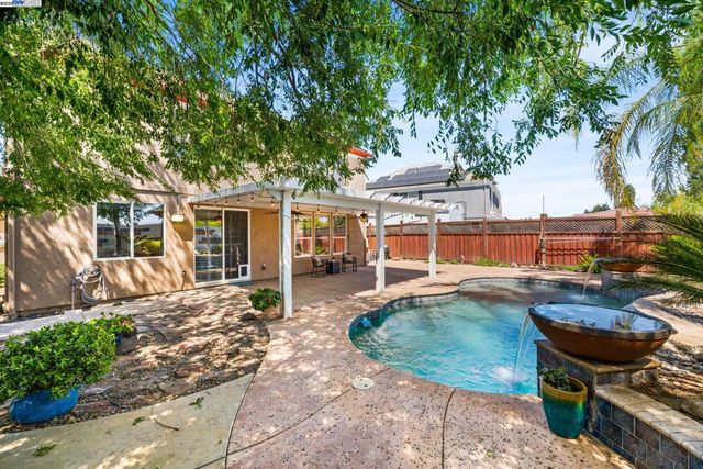 635 Eliot Dr, Livermore, CA 94551