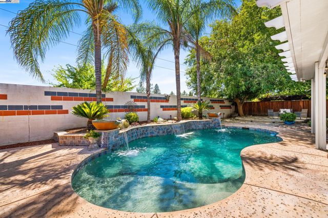 635 Eliot Dr, Livermore, CA 94551