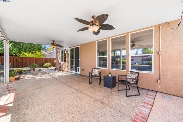 635 Eliot Dr, Livermore, CA 94551