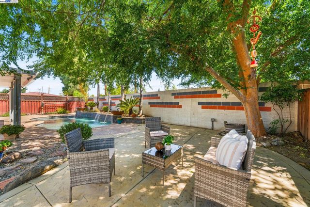 635 Eliot Dr, Livermore, CA 94551