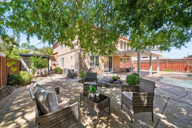 635 Eliot Dr, Livermore, CA 94551