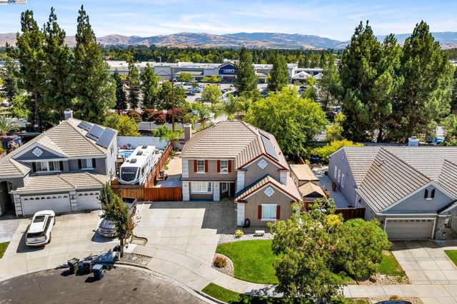 635 Eliot Dr, Livermore, CA 94551