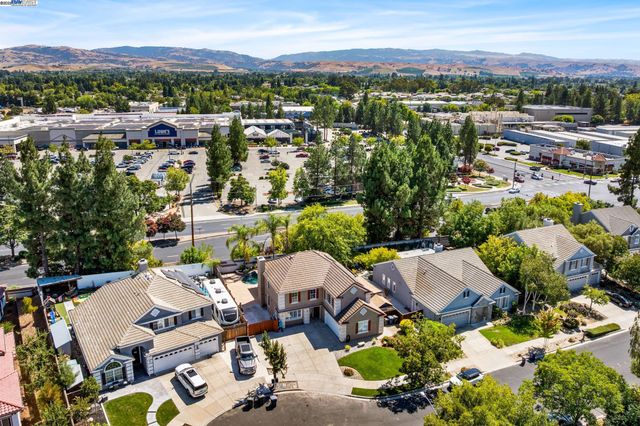 635 Eliot Dr, Livermore, CA 94551