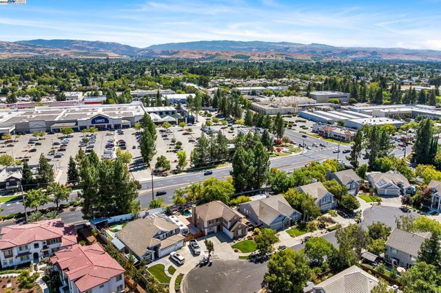 635 Eliot Dr, Livermore, CA 94551