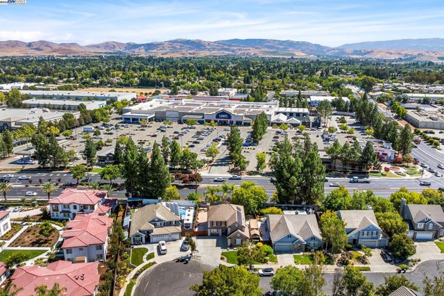 635 Eliot Dr, Livermore, CA 94551