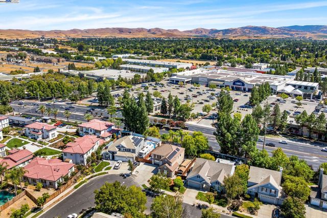 635 Eliot Dr, Livermore, CA 94551